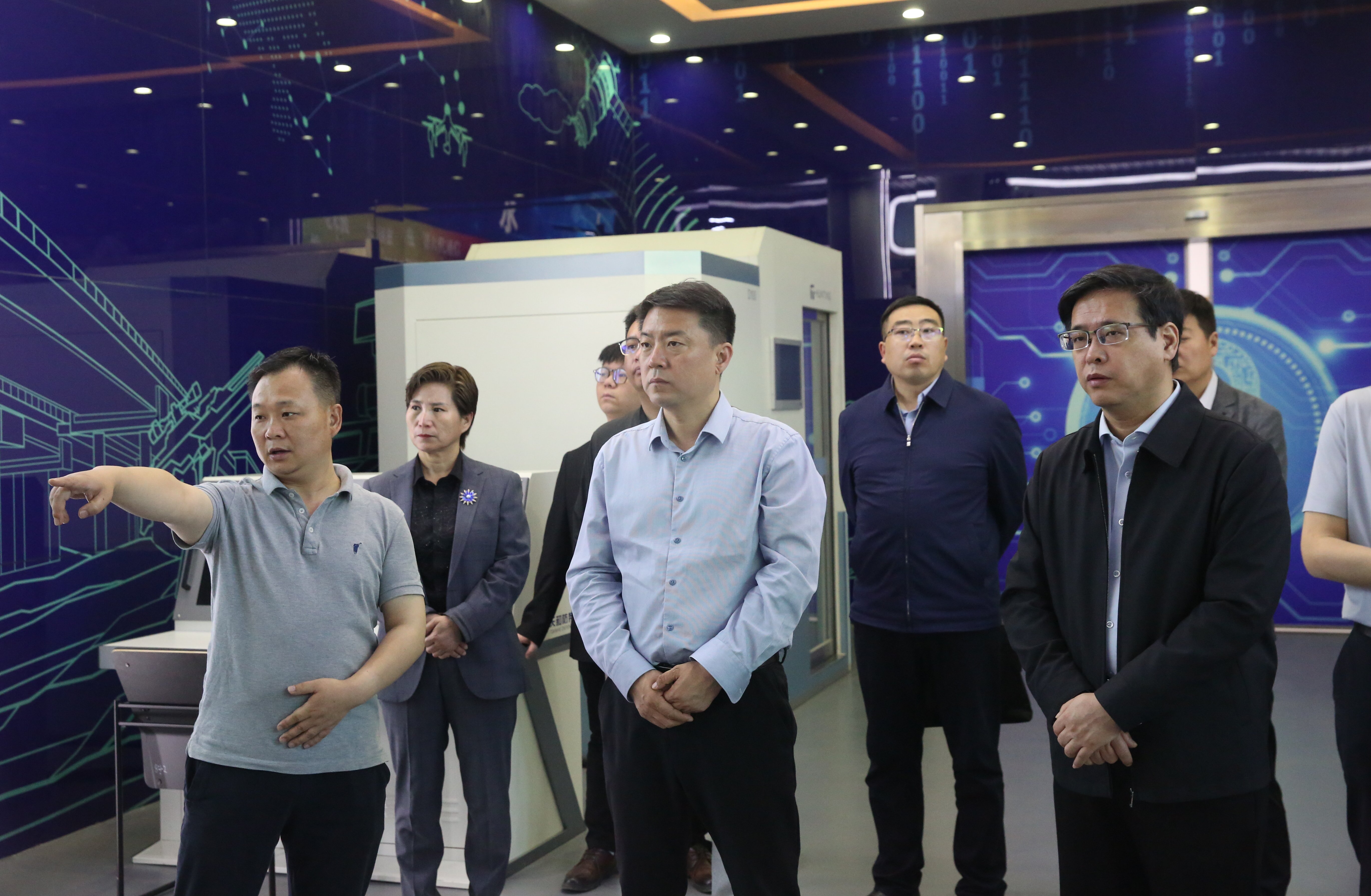 运城市政府副秘书长黄锋斌在我司调研低空经济发展情况